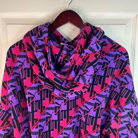 Puma long sleeve hooded pattern fleece sweatshirt. Cropped - Picture 6 of 9